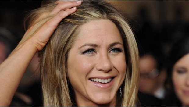 Jennifer Aniston vende sus productos de belleza, y sorprende por la forma en la que los exhibe / www.20minutos.es