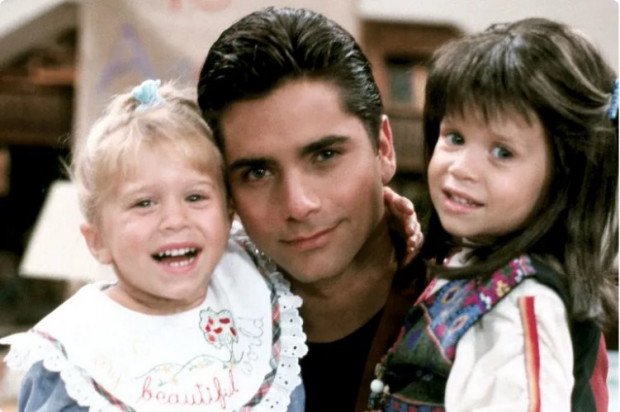 John Stamos, junto a las gemelas Olsen / es-us.vida-estilo.yahoo.com