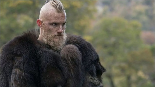 Alexander Ludwig, en una escena de "Vikingos" como Bjorn Ironside / www.bigbangnews.com