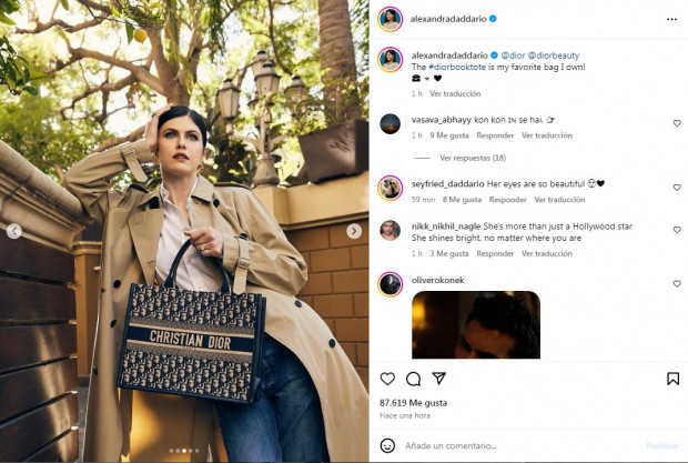 De todas formas, tampoco desentonó con el sofisticado tapado que lució / www.instagram.com/alexandradaddario