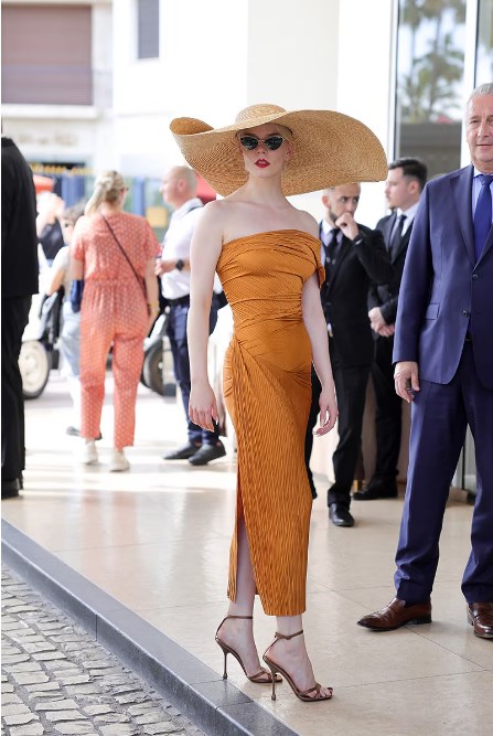 Anya Taylor-Joy impactó con este look previo al festival de Cannes / www.hola.com