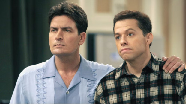 Jon Cyer, excompañero de Charlie Sheen en "Two and a Half Men", volvió a atacarlo con duros términos / www.infobae.com