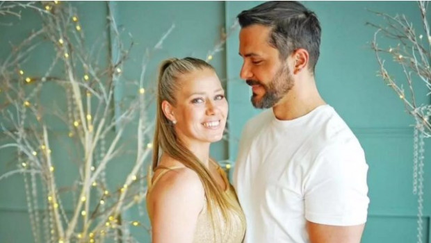 Pese a estar separado desde septiembre, Álvaro Ballero sorprendió al llevar su anillo de casado a "Primer Plano" / www.fmdos.cl