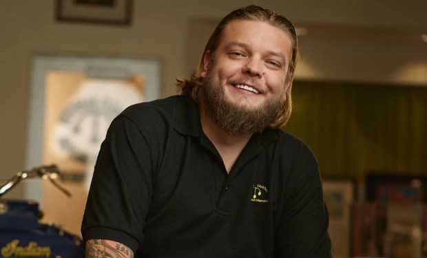 Corey Harrison, de "El Precio de la Historia", sufrió grave accidente a bordo de su motocicleta / www.tomatazos.com