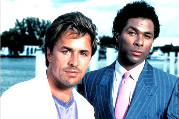 Don Johnson, como el detective James Crockett en "División Miami" / www.lanacion.com.ar