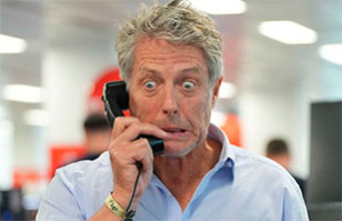 Hugh Grant rechazo suculenta oferta de famosa sitcom para codiciado personaje: Arranc&oacute; de reuni&oacute;n