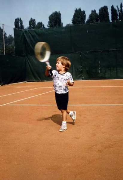 Federer con la raqueta, cuando aun no se sabía que llegaría tan alto / us.as.com