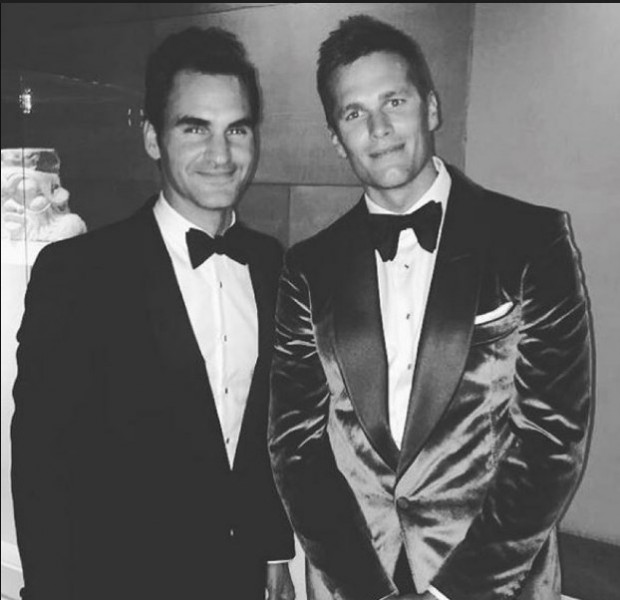 El tenista suizo de gala, posando con Tom Brady, jugador de New England Patriots / us.as.com