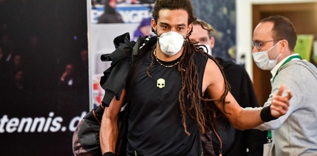 Dustin Brown, ganador de Nadal en Wimbledon 2015, fue uno de los tenistas que jugó con protección / ole.com.ar