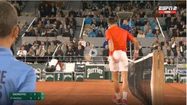 Novak Djokovic reaccionó feo tras perder un punto, y recibió los abucheos de los espectadores / www.infobae.com