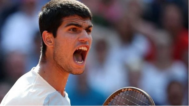 Carlos Alcaraz cayó ante Jannik Sinner en Umag, pero se llevó el "punto del partido" / as.com