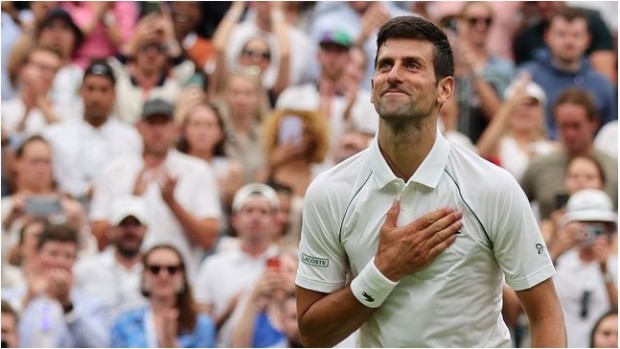 Pese a que una ley se lo impide, Novak Djokovic continúa esperanzado con que lo dejen jugar el US Open / as.com