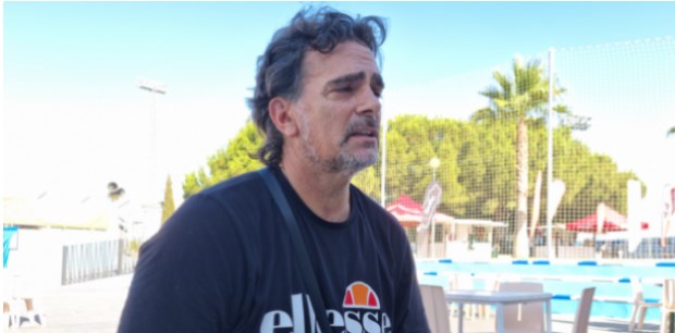 Guillermo Pérez Roldán se refirió al uso del teléfono celular de algunos jugadores jóvenes / www.puntodebreak.com