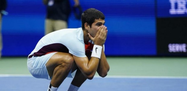 Carlos Alcaraz pasó a semifinales del US Open y, en el medio, jugó un punto que levantó a todo el estadio / www.mundodeportivo.com