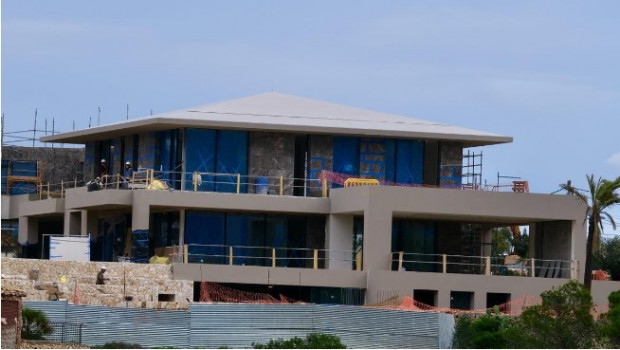 El frente de la espectacular mansión donde vivirá Rafael Nadal junto a su familia / www.diariodemallorca.es