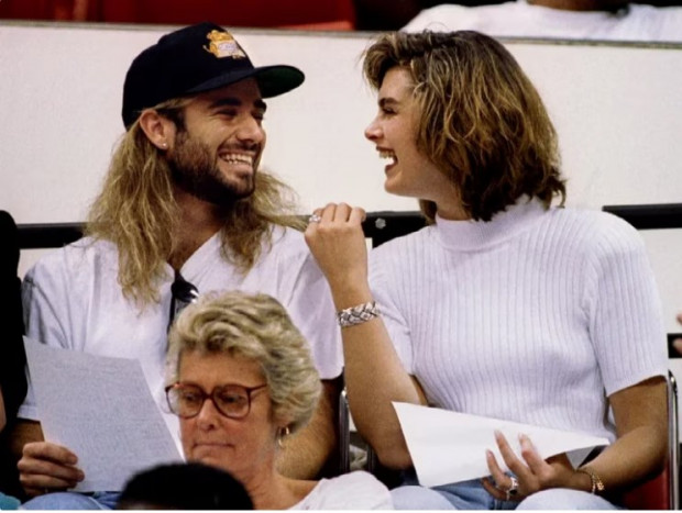 Andre Agassi, muy sonriente junto a Brooke Shields / www.infobae.com