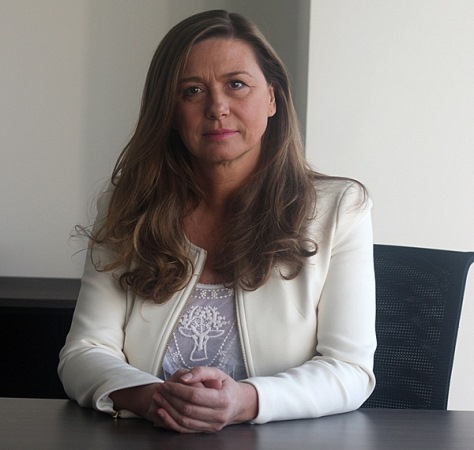 Margot Kahl: Como animadora de “Buenos días a todos” se mantuvo por año como la mujer ancla de TVN, pero su deseo por hacer otro tipo de programa la motivó a emigrar de TVN en el 2002. Llegó a Canal 13 y su éxito simplemente se derrumbó pese a sus 20 millones de pesos al mes como sueldo. El 2003 se quedó sin proyectos en esta casa televisiva y pese a que tenía un contrato por cinco años, decidió renunciar.