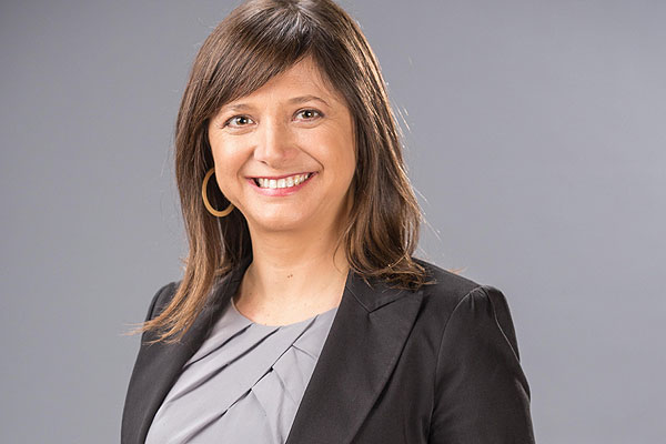 Noticieros: Mónica Pérez y Soledad Onetto son mujeres que llevan un largo tiempo a cargo de los noticieros centrales de sus respectivos canales TVN y Mega. Sin embargo, también han incursionado en otras facetas como en la animación del Festival de Viña y en el matinal, respectivamente.