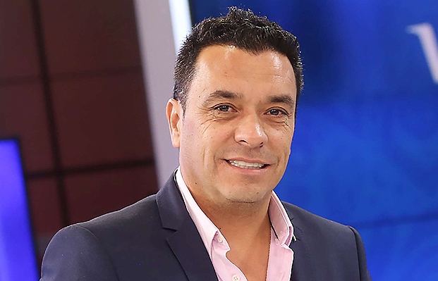 Claudio Palma: Uno de los relatores más reconocidos de Chile, aseguró – en su momento- que ha aprendido a lidiar con la bipolaridad. En entrevista con la revista El Sábado de El Mercurio, el comunicador confesó que desde niño sintió los efectos de la bipolaridad que sufre. “En la familia de mi mamá hay (bipolaridad), pero no son muy marcados. Yo sentía esto desde niño, pero no le daba importancia”.