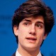 Nieto de John Kennedy realiza su primera aparición televisiva y da indicios de una incipiente carrera en política.
