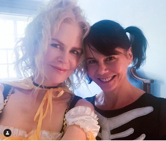 nicole-kidman-y-su-hermana-disfrazadas-halloween-1