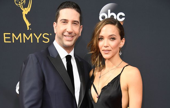 David Schwimmer y Zoe Buckman.