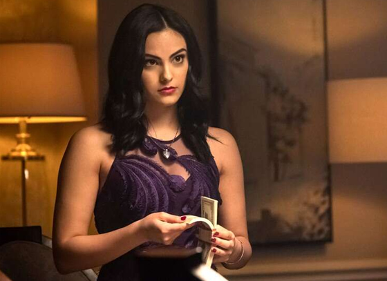 camila-mendes-baila-asereje-1