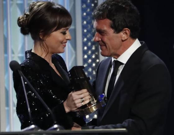 Dakota-johnson-y-antonio-banderas-relacion-unica-3
