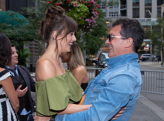 Dakota-johnson-y-antonio-banderas-relacion-unica-6