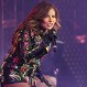 Gloria Trevi escupe agua sobre ex secretario de educación mexicano en pleno concierto