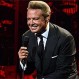 Un delgado Luis Miguel fue captado con su novia Mollie Gould mientras descansaban en Miami