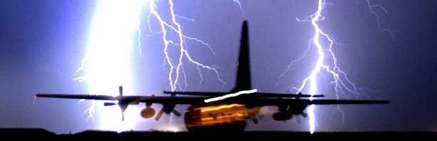 ¿Qué pasa cuando un rayo alcanza a un avión?