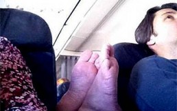 Estas son las fotos de los pasajeros más desagradables que vas a encontrar alguna vez en un avión