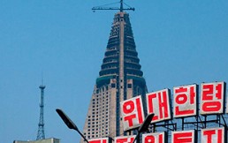 Ryugyong, el “hotel maldito” de Corea del Norte: Llevan 32 años construyéndolo y aún no lo terminan