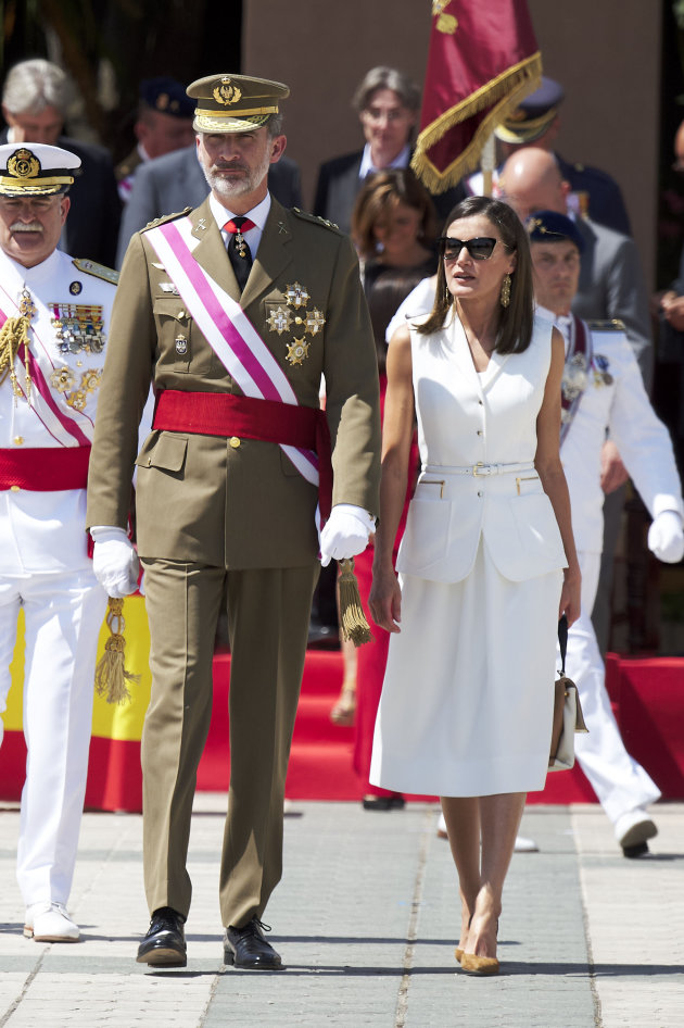 Spanish Royals Deliver The Real Offices In The Central Academy Of The Defense