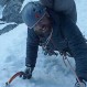 Montañista salva de milagro tras la caída de una enorme roca: Video muestra el escalofriante momento