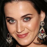 Katy Perry homenajea a Aretha Franklin con miniaccesorio
