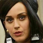 Katy Perry embajadora del mal gusto: demasiados accesorios arruinan la imagen de la cantante