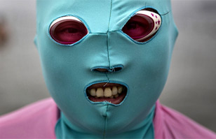 Facekinis: La moda de china de no revelar el color de la piel en la