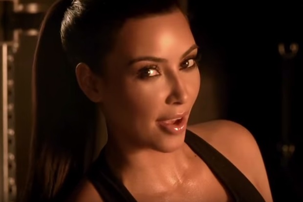 Novio Fiordo Desilusión El polémico comercial que grabó Kim Kardashian para Skechers: Un millonario  escándalo - Guioteca
