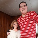 Este es el adolescente más alto del mundo y que no para de crecer