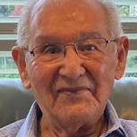 Hombre de 104 años presentó su tesis doctoral que resolvió enigma de dos siglos