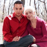La increíble historia de una pareja que tiene 60 años de diferencia : Él, 31; ella, 91