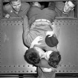Amor en tiempos de guerra: 10 sorprendentes imágenes que te demuestran que el amor existe