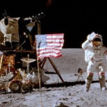Charlie Duke: La historia del astronauta que dejó una foto de su familia en la Luna