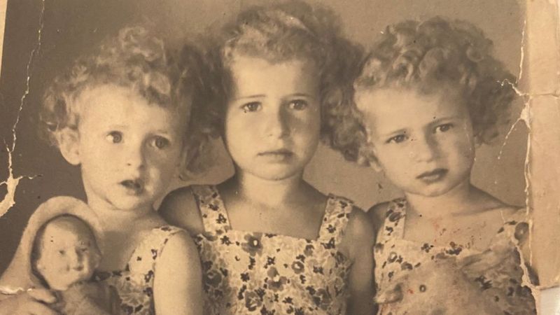 Ruth e Inge Adamecz (centro y derecha) lograron huir de Alemania, pero su hermana menor Gretel (izquierda) murió en el campo de exterminio de Auschwitz.