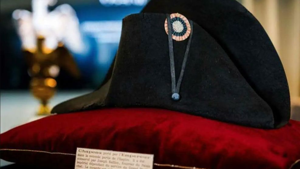 bicornio-negro-el-sombrero-de-napoleon-que-batio-record-en-una-subasta-mundial-1702491
