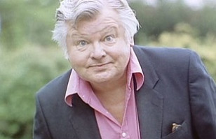 Benny Hill: El genial comediante que fue idolatrado por Charles Chaplin ...