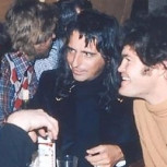 “Los vampiros de Hollywood”: El club secreto del rock que incluyó a icónicas figuras de los 70′