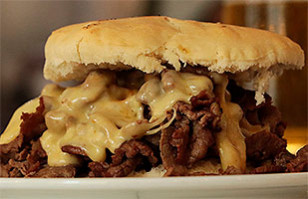 &iquest;C&oacute;mo naci&oacute; el Barros Luco, famoso s&aacute;ndwich con m&aacute;s de 100 a&ntilde;os de historia?